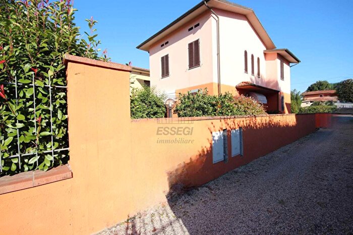 Casa con 6 locali in vendita in Via della Santissima Annunziata, Lucca