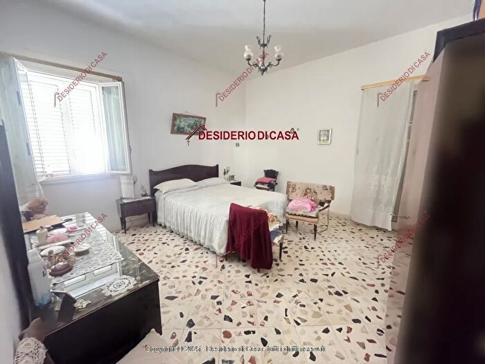 Casa trilocale in vendita in Piazza Croce Campofelice di Roccella Pa Italia, Campofelice Di Roccella