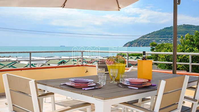 Appartamento quadrilocale in vendita in Viale John Fitzgerald Kennedy, Sarzana