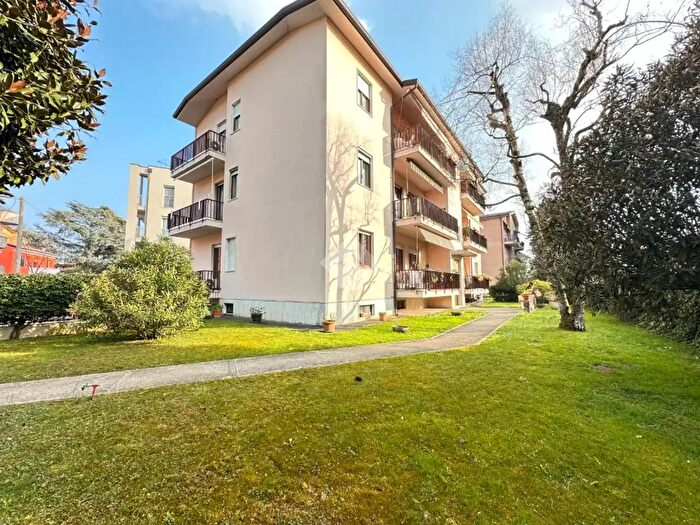 Appartamento trilocale in vendita in Via Pighi, Verona