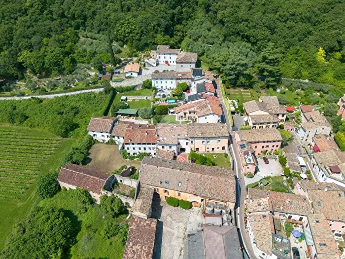 Casa quadrilocale in vendita in Via Pila, Affi