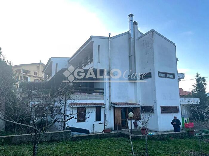 Casa con 14 locali in vendita in Via Sardegna Carolei, Carolei