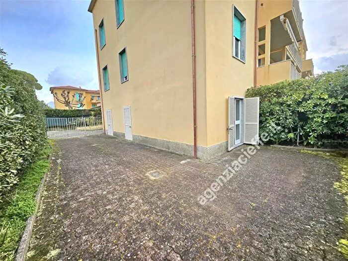 Appartamento quadrilocale in vendita in Massa