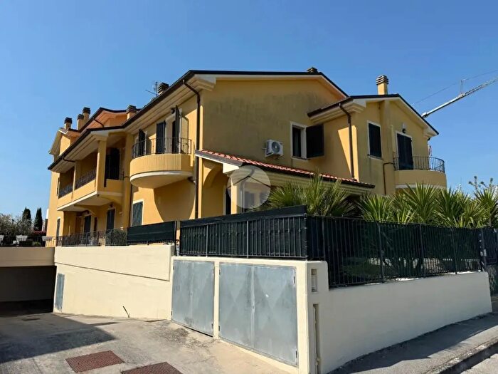 Appartamento trilocale in vendita in Via Carlo Cassola, Colli al Metauro