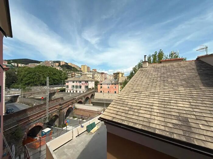 Appartamento trilocale in vendita in Via Sotto I Volti, Genova
