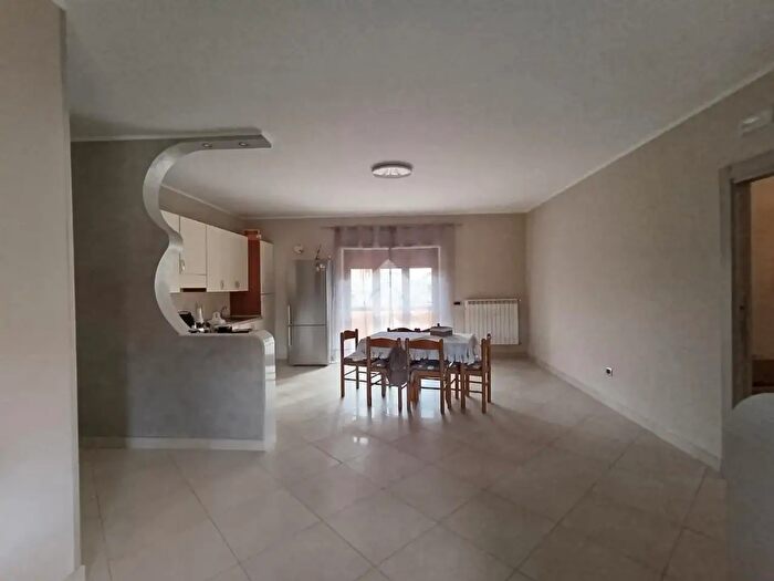 Appartamento con 5 locali in vendita in Via Cassia, Cropani