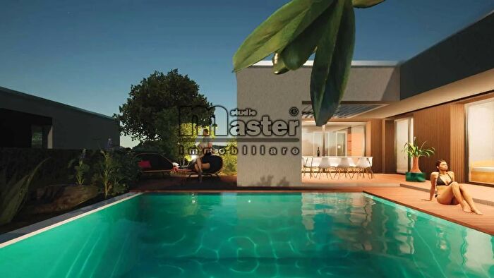 Casa con 5 locali in vendita in Via Fermi, Paese