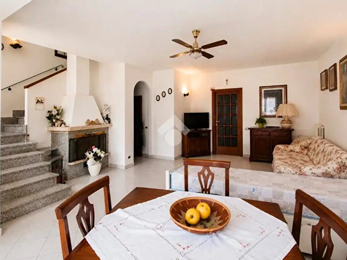 Casa con 6 locali in vendita in Via dei Mezzi, Vicopisano