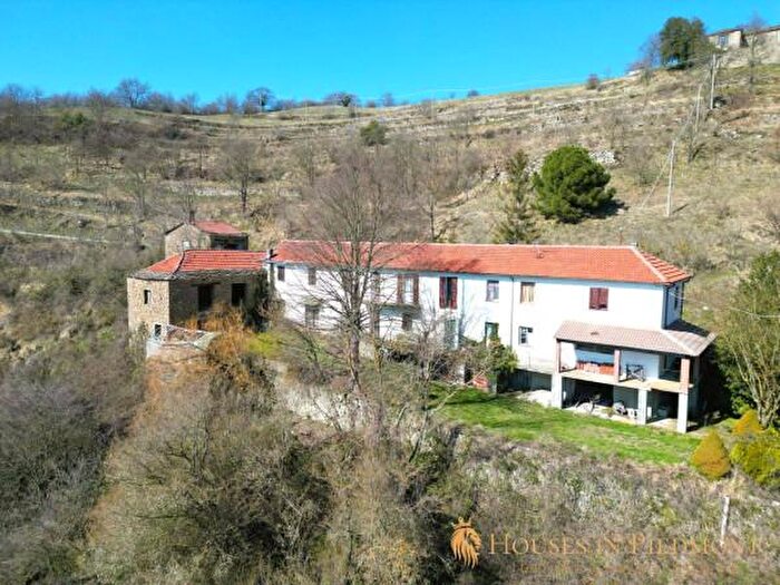 Casa con 6 locali in vendita in Serole