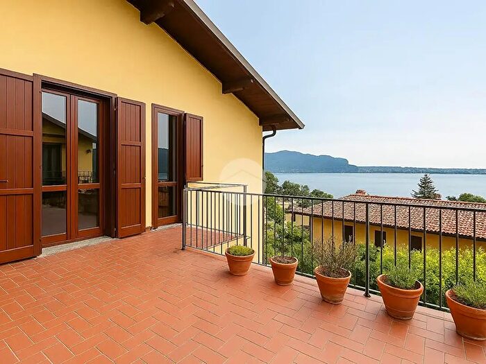 Appartamento bilocale in vendita in Via Costa Verde, Predore