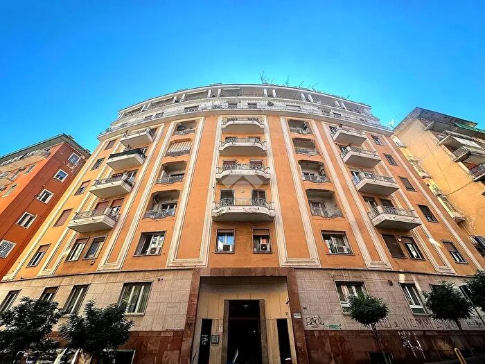 Appartamento con 5 locali in vendita in Viale Michelangelo, Napoli