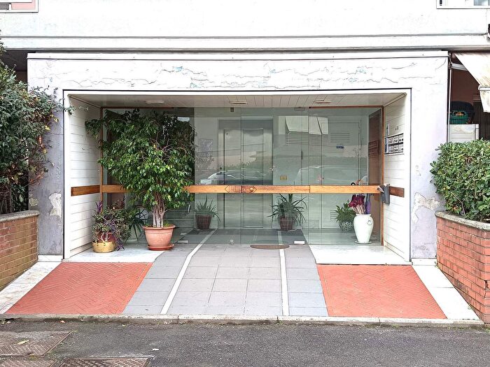 Appartamento con 6 locali in vendita in Viareggio