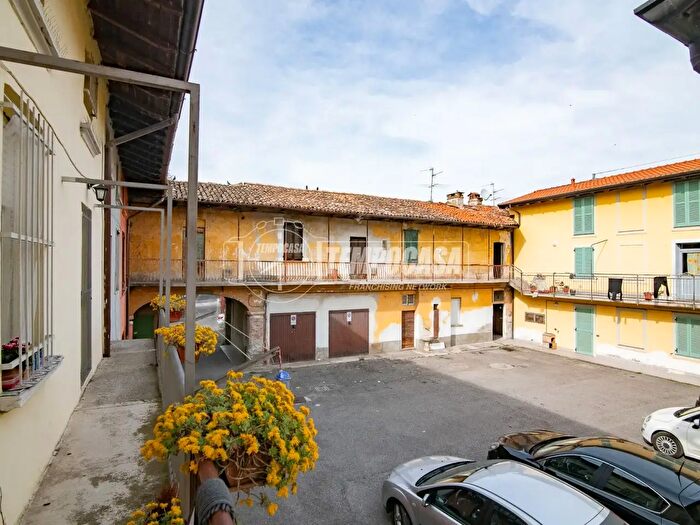 Appartamento trilocale in vendita in Via Vallazza, Canonica DAdda