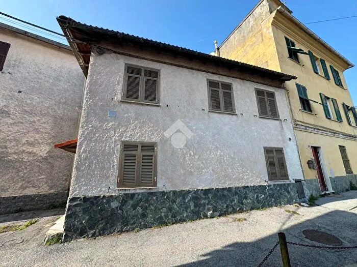 Casa quadrilocale in vendita in Via alle Scuole di Morego, Genova
