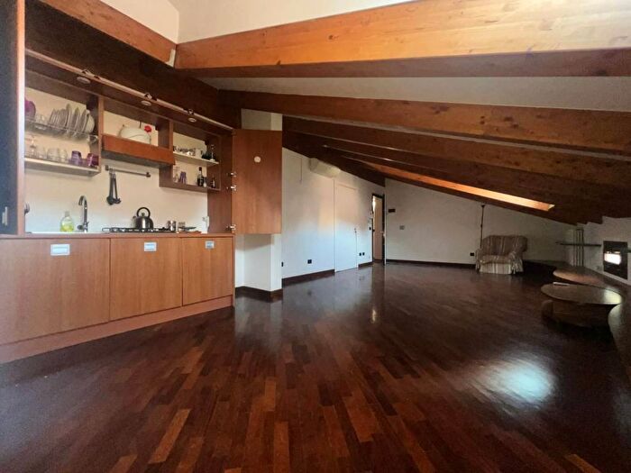 Appartamento bilocale in affitto in Via dellIndipendenza, Irnerio, Bologna