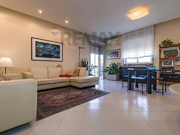Appartamento con 5 locali in vendita in Via Casalini, Palermo