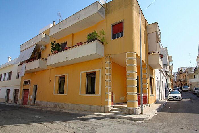 Casa quadrilocale in vendita in Via Torino, Parabita