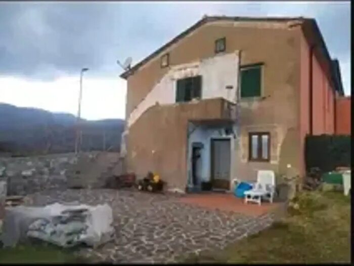 Casa con 6 locali in vendita in Località Villa, Montieri