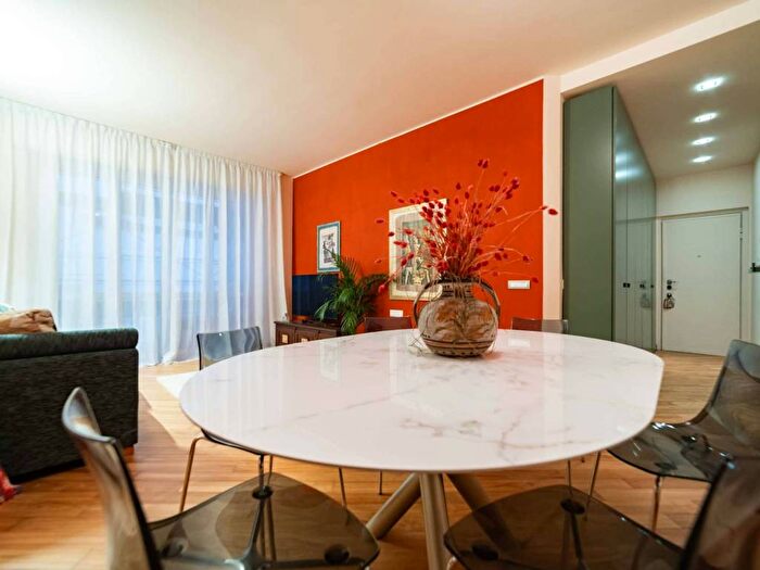 Appartamento trilocale in affitto in Via Luigi Canonica, Paolo Sarpi, Milano