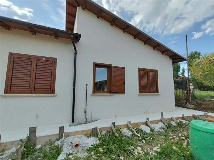 Casa con 8 locali in vendita in Via della Fontana a, L'Aquila