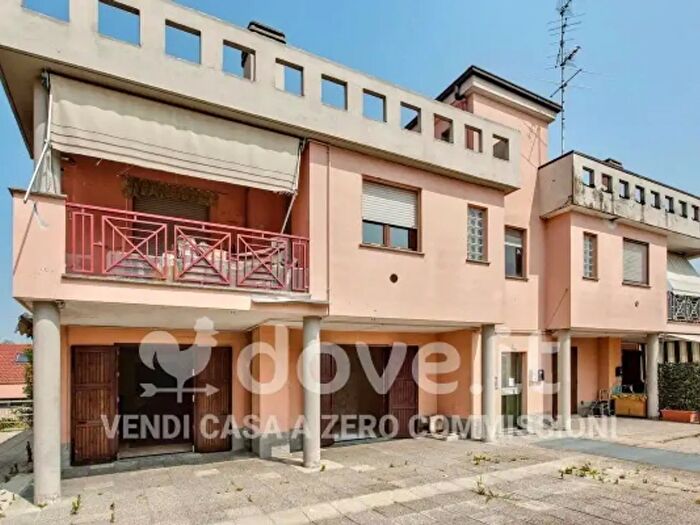 Appartamento quadrilocale in vendita in Via Vincenzo Monti Snc, Robecchetto Con Induno