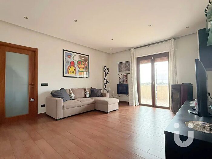 Appartamento trilocale in vendita in Via dei Gelsomini, Santa Marinella