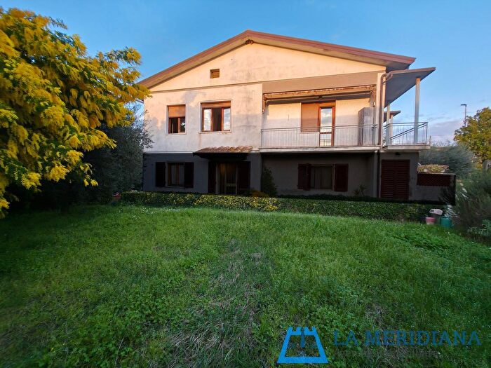 Appartamento con 5 locali in vendita in Cerreto Guidi