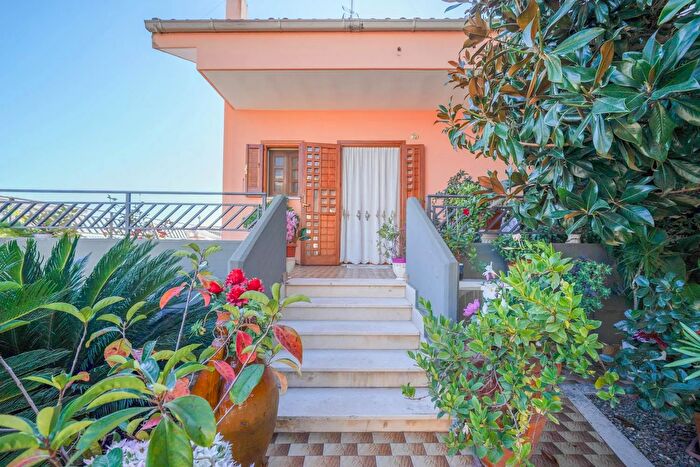 Casa quadrilocale in vendita in Via Giovanni Gronchi Palo del Colle Bari, Palo Del Colle