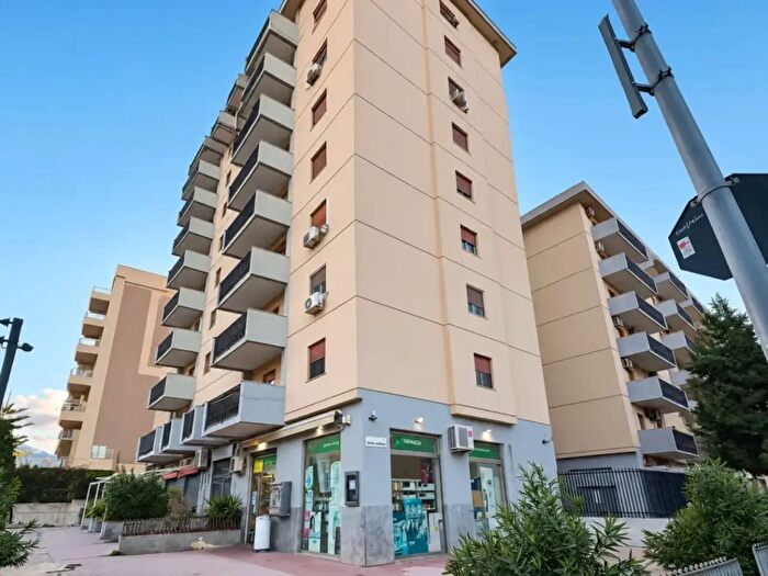 Appartamento con 5 locali in vendita in Via Alberto Verdinois, Palermo