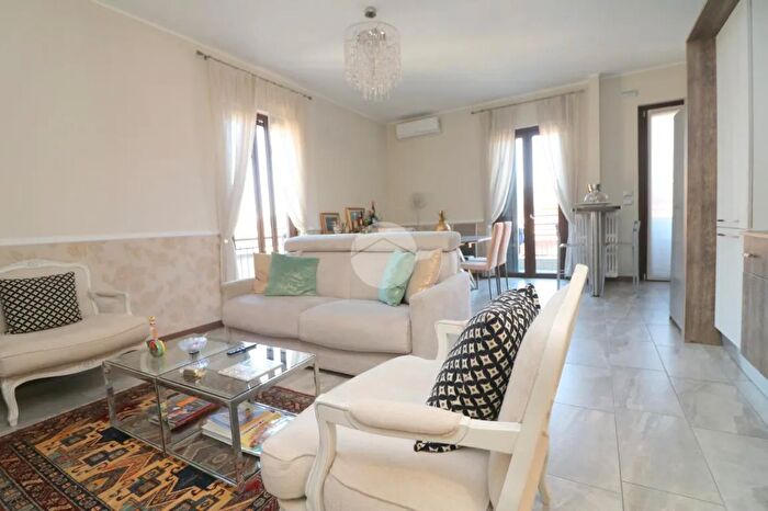 Appartamento trilocale in vendita in Via dei Cornaggia, Rho