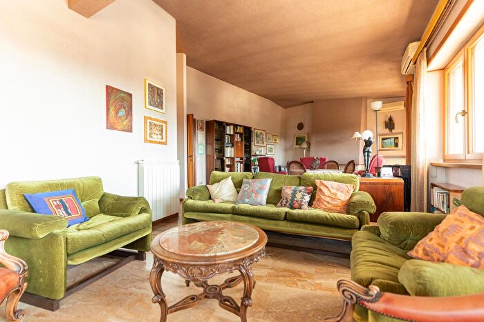 Appartamento quadrilocale in vendita in Via Laurentina, Roma