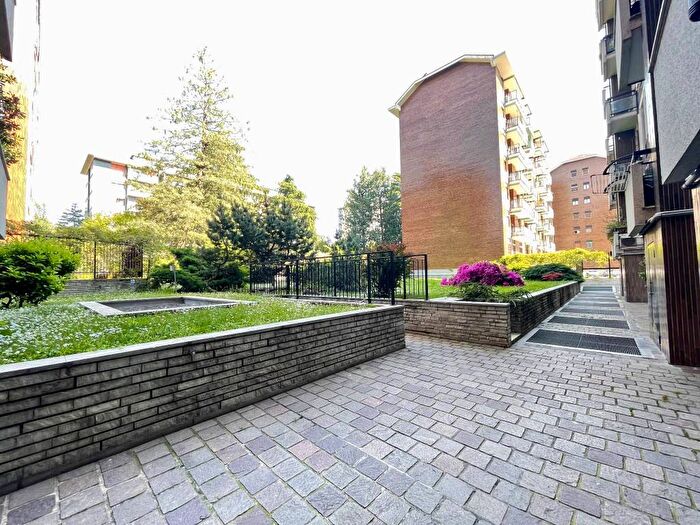 Appartamento trilocale in affitto in Via Berna, Primaticcio, Milano