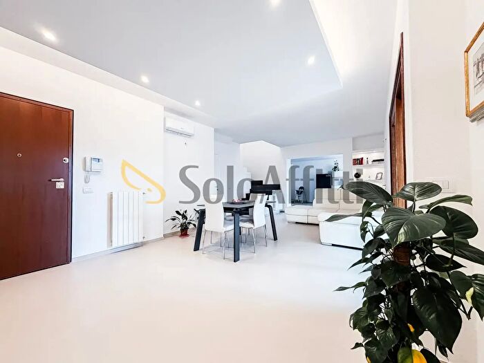 Appartamento con 8 locali in affitto in Via Marmilla, Olbia