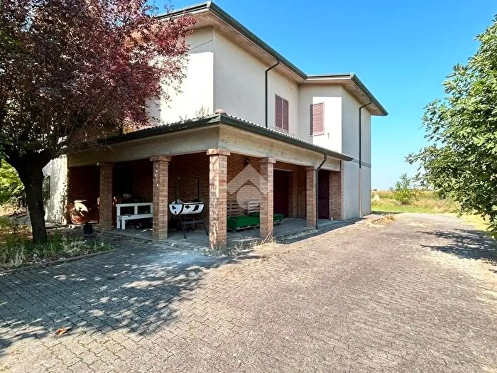Casa con 9 locali in vendita in Via Santa Lucia, Massa Lombarda