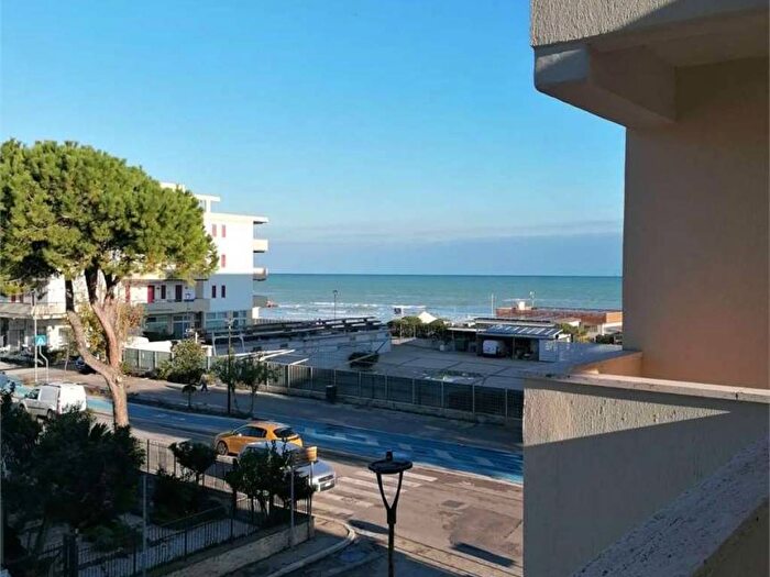 Appartamento trilocale in affitto in via Bari, Silvi Marina, Silvi