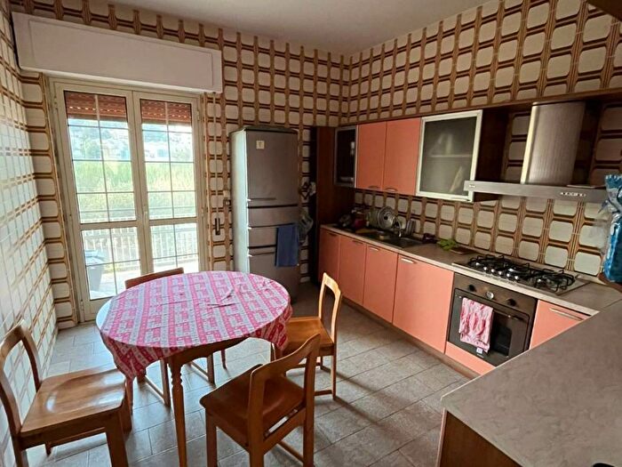 Appartamento quadrilocale in affitto in Via Cagliari, Catanzaro Lido, Catanzaro