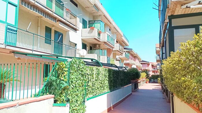 Appartamento trilocale in vendita in Via Spiaggia Mascali, Mascali