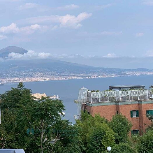 Appartamento con 5 locali in affitto in Via Alessandro Manzoni, Napoli