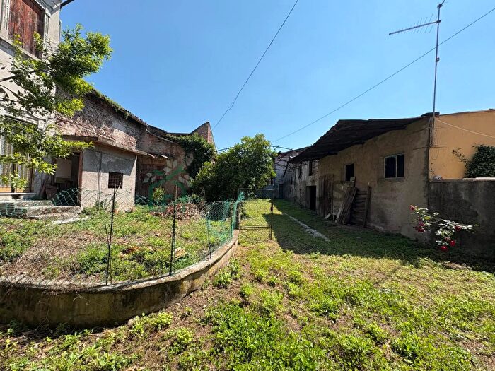 Casa con 9 locali in vendita in Via Galileo Galilei, Zevio