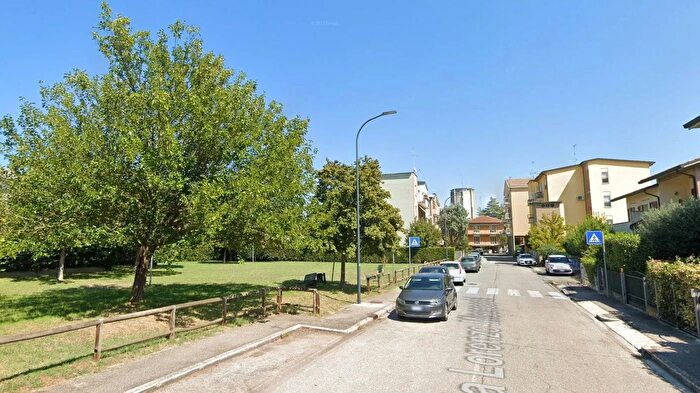 Casa con 11 locali in vendita in Via Rotta Ravenna, Ravenna