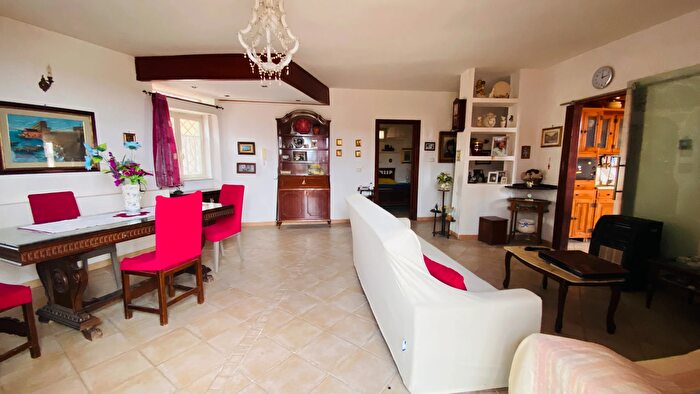 Appartamento quadrilocale in vendita in Via Nuova Angogna, Napoli