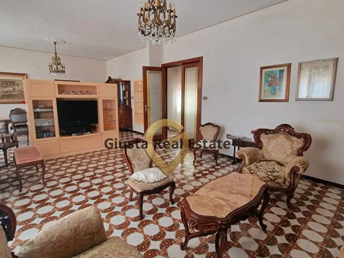 Casa con 7 locali in vendita in Via Antea, Mesagne