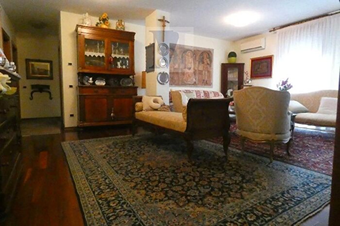 Appartamento con 6 locali in vendita in Padova