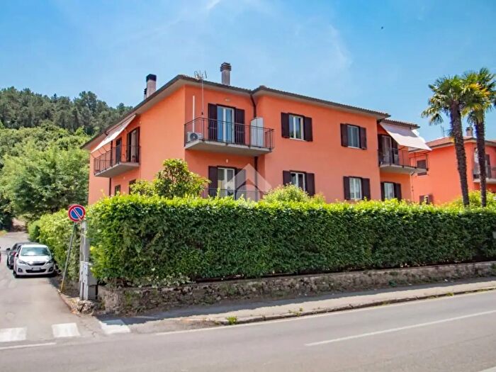 Appartamento quadrilocale in vendita in Via Petrella Salto, Rieti