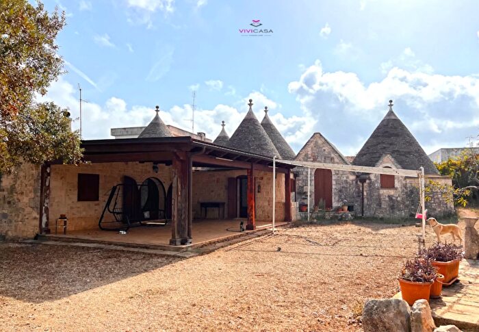 Casa quadrilocale in vendita in Contrada Barsento Noci, Alberobello