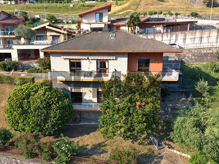 Casa con 10 locali in vendita in Sovere