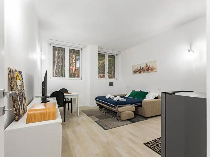 Appartamento monolocale in affitto in Via Lorenteggio, Milano