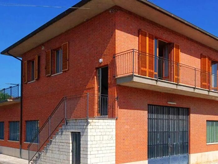 Appartamento con 8 locali in vendita in Asciano