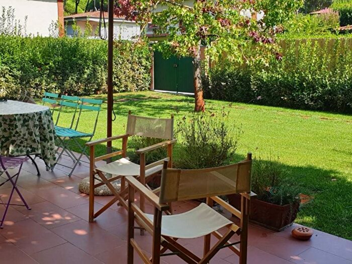Casa con 6 locali in affitto in Via Antonio Canova, Vittoria Apuana, Forte dei Marmi
