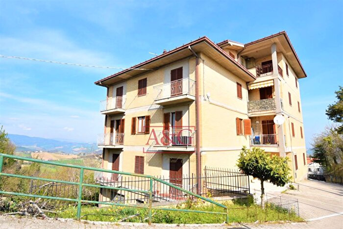 Appartamento quadrilocale in vendita in Borgo San Tommaso, Montedinove